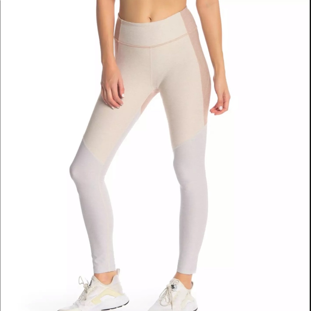 [SOLD] Outdoor voices 7/8 tri-tone legging